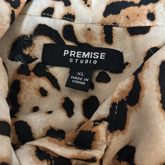 Sleeveless leopard blouse with bow - Picture 4 of 7